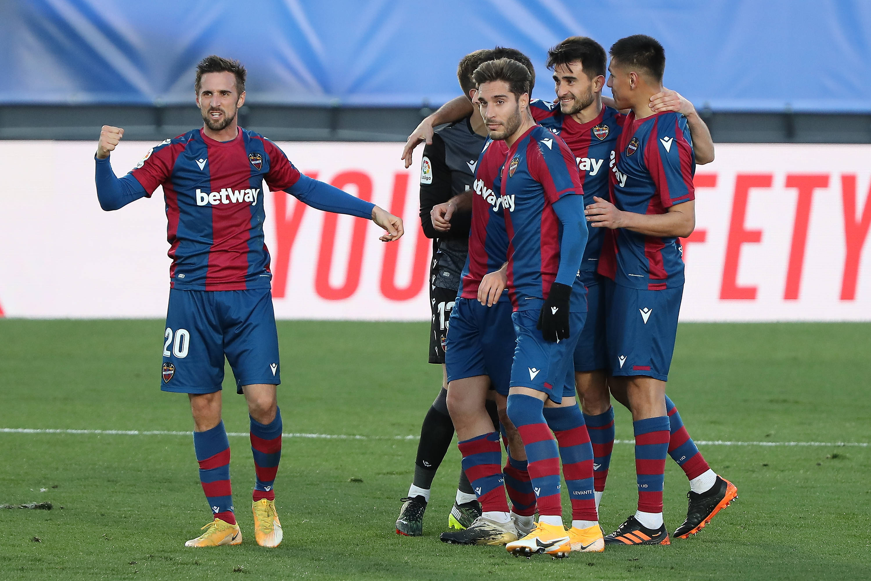 西甲赛程吃紧，阿斯顿维拉国际比赛日刷新队史纪录，震撼外界，临场指挥获称赞的简单介绍