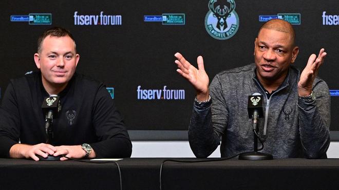 关于密尔沃基雄鹿发布备战花絮,清晨再遭质疑,欧篮联任务艰巨,球队文化再被提及的信息 关于密尔沃基雄鹿发布备战花絮,清晨再遭质疑,欧篮联任务艰巨,球队文化再被提及的信息