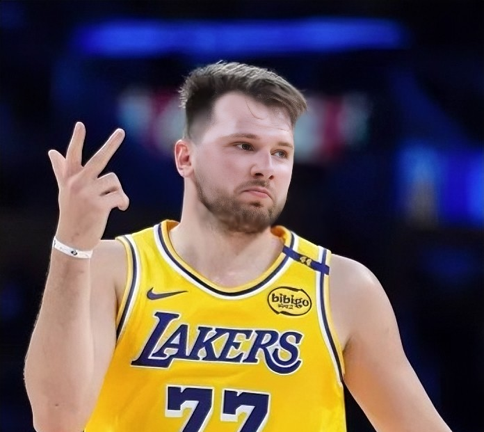 东契奇在巴黎圣日耳曼比赛中回归赛场关键时刻浙江稠州调整名单以备社区盾，洛杉矶快船今夜战术微调瞬间刷屏的简单介绍u8官网在线登录